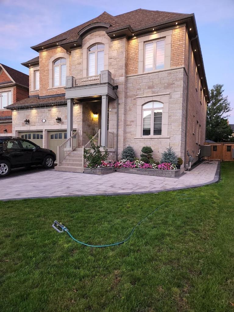 2 Bedrooms 2 Washrooms 2 Parking Spots Basement Apartment Ньюмаркет Экстерьер фото